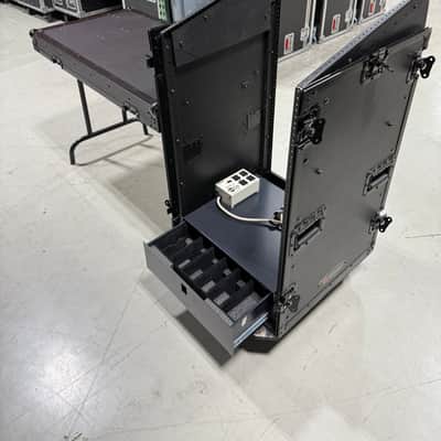 Used Odyssey FZGS1116WDLXBL Deluxe Black Label 11U Top Slanted 16U Bottom Vertical Pro Combo Rack Case - Black image 4