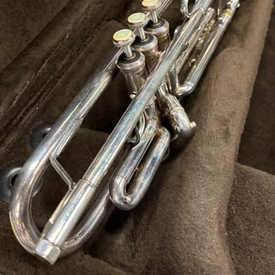Bach Stradivarius Trumpet Model 37, Silver Finish image 2