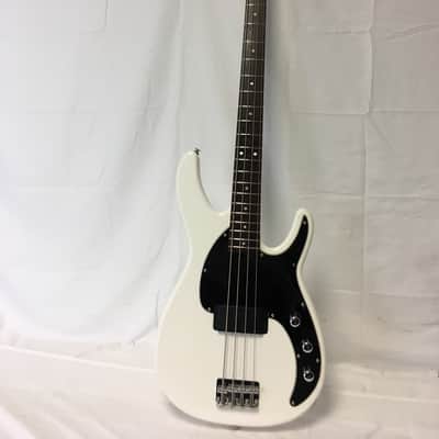 Peavey Forum Bass Guitar image 2