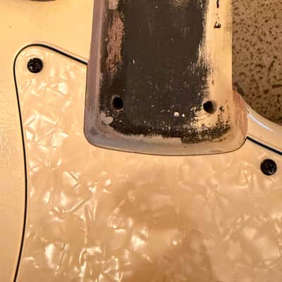 Musikraft Stratocaster body 2024 - Olympic White Nitro with vintage checking image 6