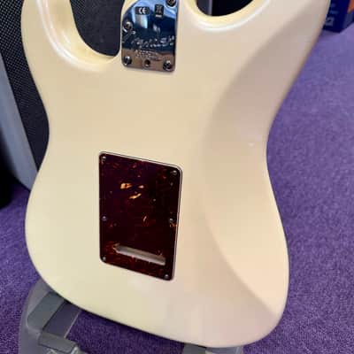 Fender American Deluxe Stratocaster Electric Guitar Olympic Pearl inc Hard Case (2011) image 5