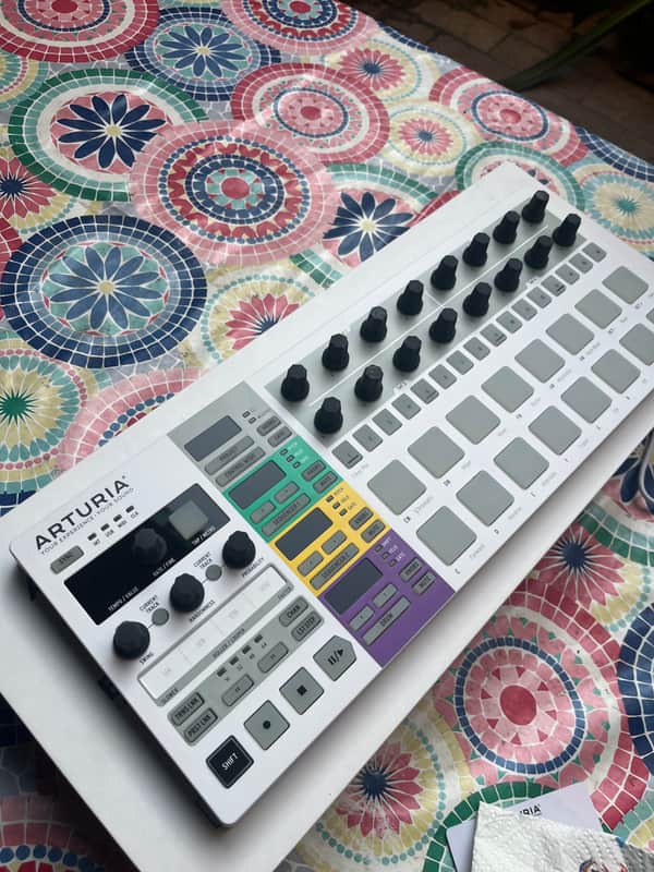 Immagine Arturia BeatStep Pro MIDI Controller 2017 - Present - White - 1