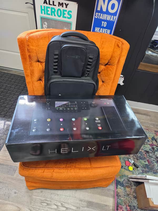 Line 6 Helix LT 2017 - Present - Black with backpack image 1