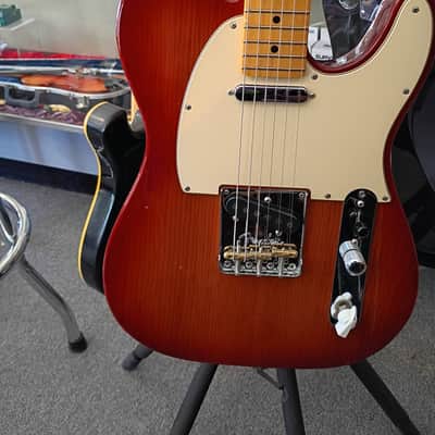 Fender American Professional II Telecaster with Maple Fretboard 2020 - Present - Sienna Sunburst