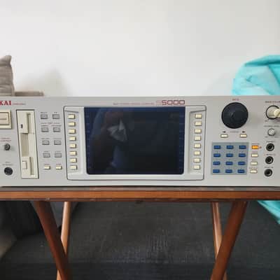 Akai S5000 MIDI Stereo Digital Sampler 1998 - White