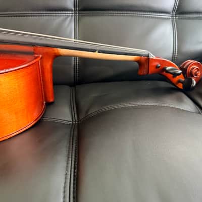 Used Krutz 100 C310 3/4 Size Cello Outfit w/ padded carry bag & carbon fiber bow. In very good condition, ready to play. image 9