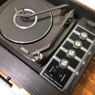 1970 Magnavox Port. Record Ch. Stereo - Fully Refurbished, Turntable image 8