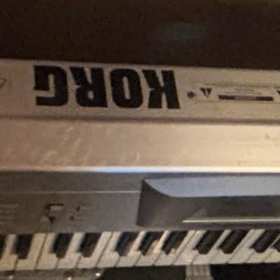 Korg Trinity Pro 76-Key 32-Voice Polyphonic Workstation 1996 - 1998 - Silver