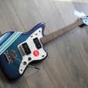 SQUIER "FSR Classic Vibe™ '60s Jazzmaster®, Laurel Fingerboard, White Pearloid Pickguard, Matching Headstock, Competition Burgundy", 3, 57 KG