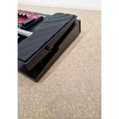 Boss RC-300 - Multi-Effects Pedals - Excellent w/ Soft Case & power supply image 8