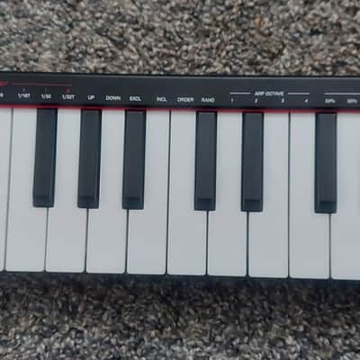 Akai Professional LPK25 MKII 25-Key USB-MIDI Controller w/case image 2