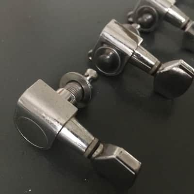 Yolnth Chrome Enclosed Guitar Machine Heads Tuners 6 - in - line (set of 6) image 2