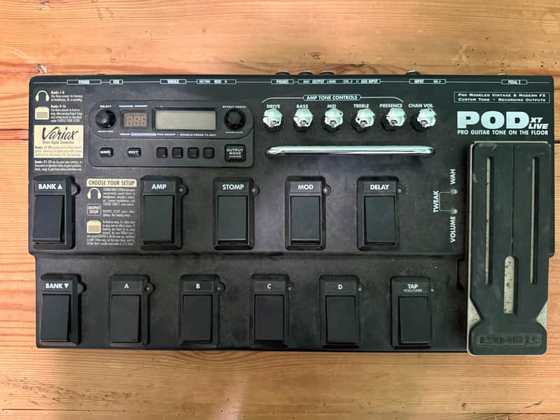 Line 6 POD xt Live Multi-Effect and Amp Modeler 2004 - 2007 - Black image 1