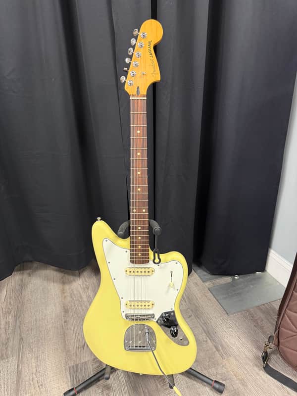 Fender Jaguar Player II - yellow