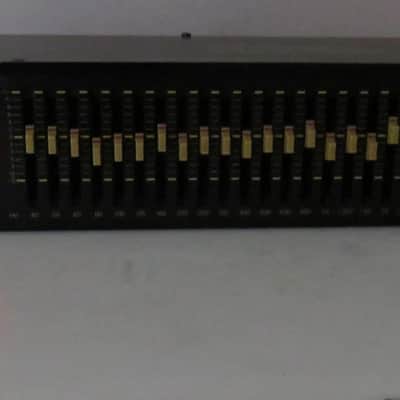 YAMAHA Q1027 PROFESSIONAL SERIES GRAPHIC EQUALIZER 27 BAND WORKS PERFECT image 2