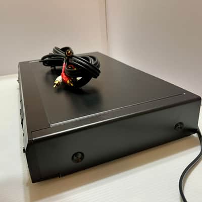 Sony DVP-S560D CD/VideoCD/DVD Player 2000 - Black image 4