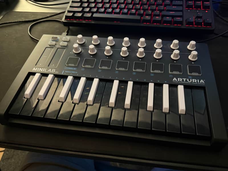 Arturia MiniLab MkII 25-Key MIDI Controller image 1