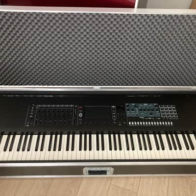 Roland Fantom 8 88-Key Workstation Keyboard