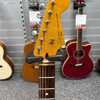 Squier Classic Vibe '60s Stratocaster with Laurel Fretboard 2019 - Present - 3-Color Sunburst image 3
