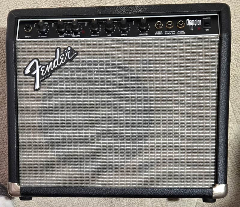 Fender Champion 110 2-Channel 25-Watt 1x10" Solid State Guitar Combo 1993 - 1999 - Black image 1