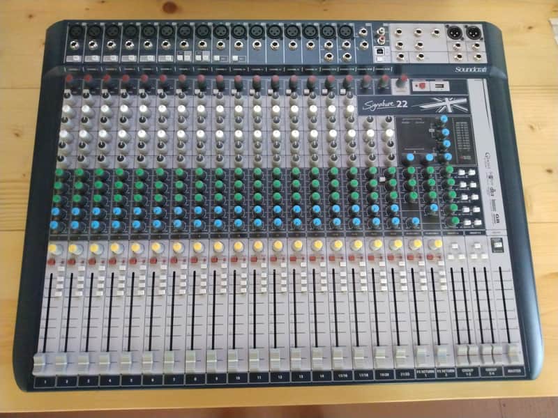 Soundcraft Signature 22 22-Channel Analog Mixer with Effects 2010s - Blue image 1