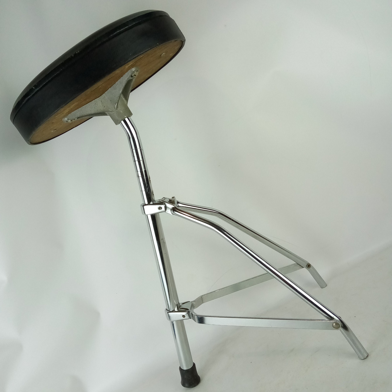 Ludwig 1025-1 Porto-Seat Drum Set Throne Vintage 60s Adjustable Chair Script USA — main photograph