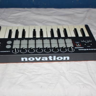 Novation Launchkey Mini 25-Key Midi Keyboard Controller image 4