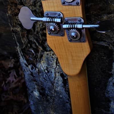 Mosrite VENTURES Bass 1991 White Pearl. The last guitar built by Semie Moseley. RAREST. Only one image 19