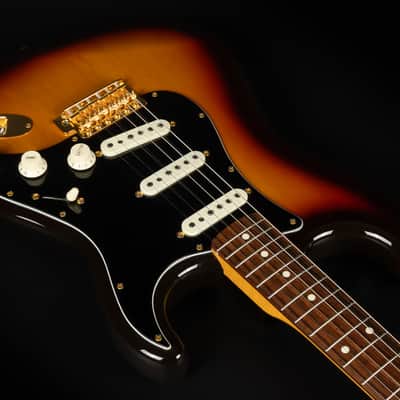 2018 Fender MIJ Traditional '60s Stratocaster RW with Gold Hardware - 3-Color Sunburst | Japan Vintage Reissue SSS Rosewood Fretboard image 6