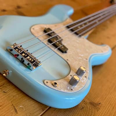 Fender Japan Exclusive Limited Edition 2023 FSR Daphne Blue Precision Bass Alder with Matching Headstock image 4