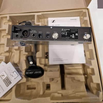 Sennheiser EM 100 G4 Wireless Receiver 1G8 band 1785 - 1800 MHz image 2