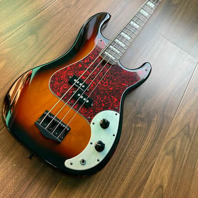 Zurlug Custom 4-String Bass – Ash Body – Flamed Maple Neck – Rosewood Fingerboard – Seymour Duncan Pickups – Hipshot Tuners – Handmade image 2