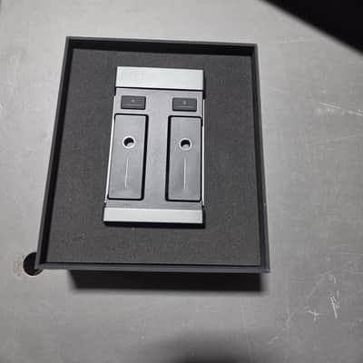 Phase PHASE-ESSENTIAL Wireless DJ Controller System for DVS(2 Remotes) - B-Stock image 1