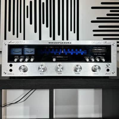 Marantz Model 2235B 35-Watt Stereo Solid-State Receiver 1972 - 1974 - Silver with Wood Case image 2