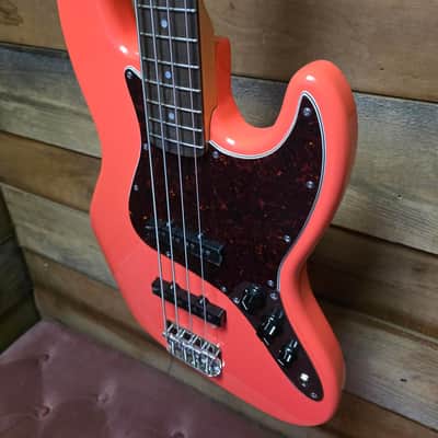 Squier Classic Vibe 60's Jazz Bass - Tahitian Coral image 5