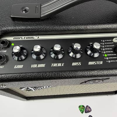 Fender Mustang I V.2 2015 - Black with silver/gray cloth image 14