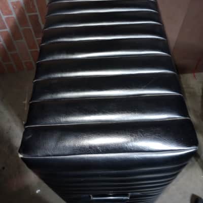 Kustom 2 x 15 Cabinet- Black Tuck n Roll image 7