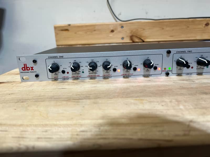 DBX 234xs XLR Stereo 2/3 Way/Mono 4-Way Crossover 2010s - Silver image 1