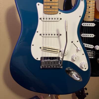 Fender American Standard Stratocaster with Maple Fretboard 1998 - 2000 - Aqua Marine Metallic image 13