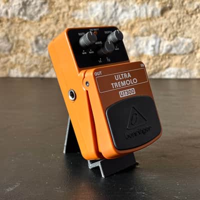 Behringer UT300 Ultra Tremolo Effects Pedal imagen 4