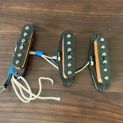 Brandonwound S62 Strat pickups set (bridge with baseplate) image 1