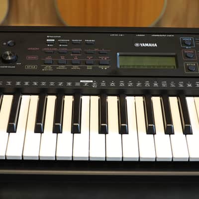 Yamaha PSR-E273 61-Key Arranger Keyboard 2020 - Present - Black image 3