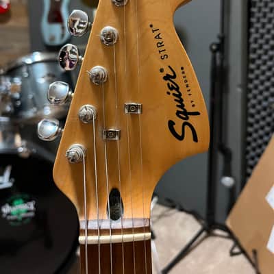 Squier Affinity Series Stratocaster with Maple Fretboard 2001 - 2018 - Black image 4