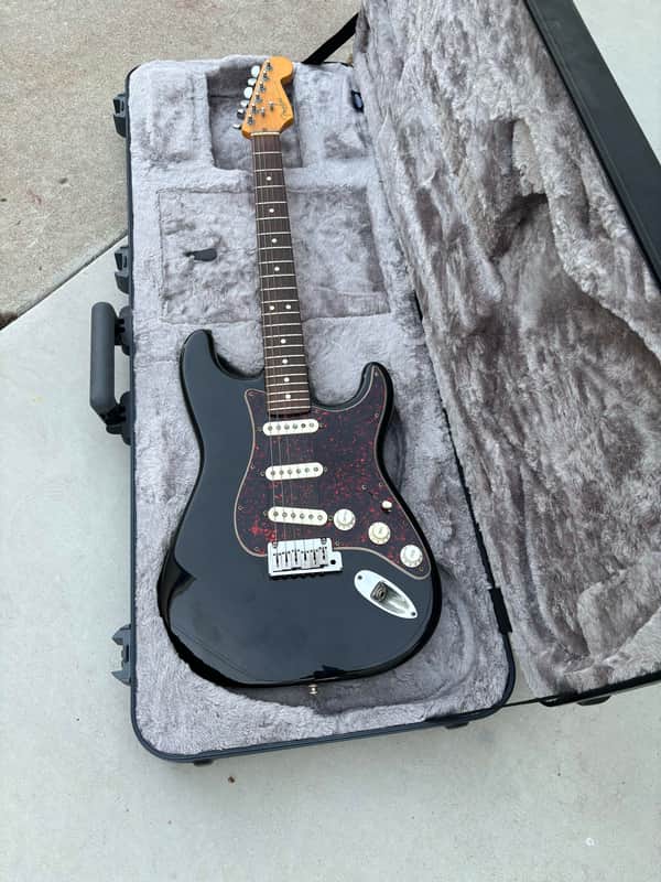 Fender Roadhouse Stratocaster with Rosewood Fretboard 1997 - Black image 1