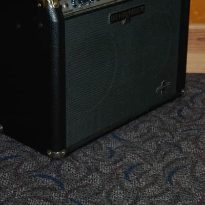 Behringer GX210 2002 Black w/ footswitch image 3