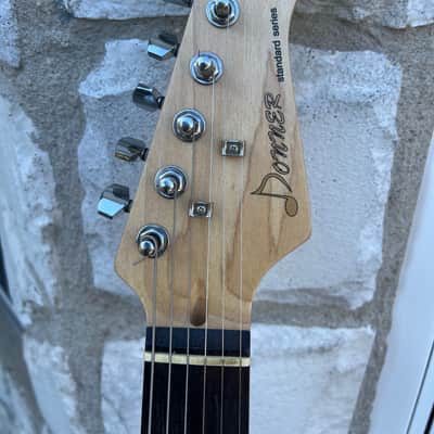 Donner DST-100S Standard Series Strat Type image 3