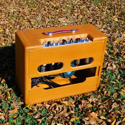 Carl's Custom Amps Classic Tweed Deluxe 5E3 Aged Tweed Video Demo! Best 5E3 Anywhere! image 4