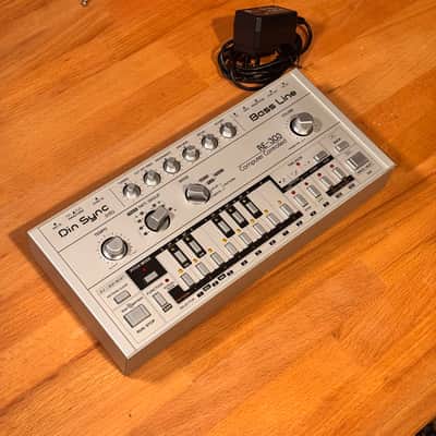 Dinsync RE-303 Roland TB-303 Clone Aluminum Case image 2