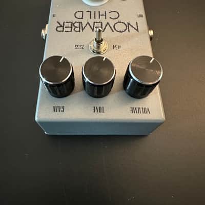 NOVEMBER CHILD – ELECTRIC GUITAR PEDAL – SLASH-STYLE OVERDRIVE, DISTORTION, SILVER JUBILEE, S.I.R. MARSHALL image 3