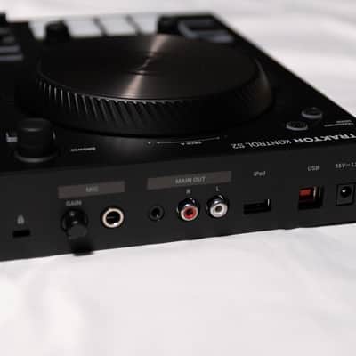 Native Instruments Traktor Kontrol S2 MK3 2018 - Black image 10